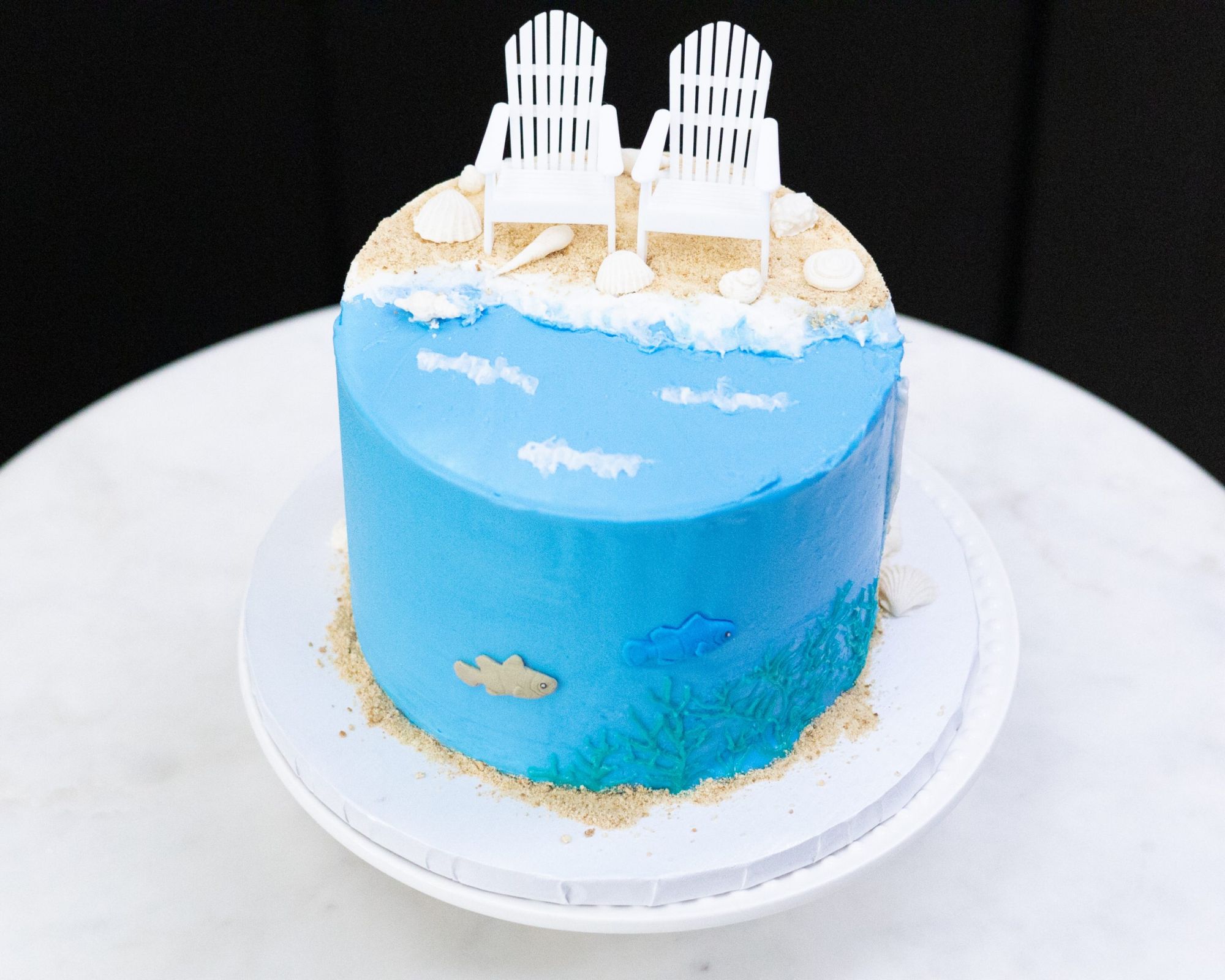 Beach Birthday - Decorated Cake by Lori Mahoney (Lori's - CakesDecor